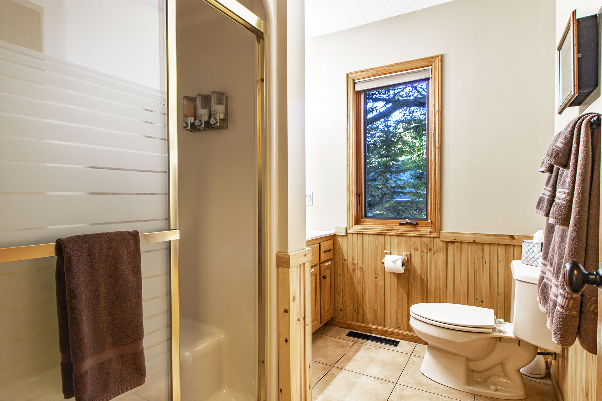 Loon Lodge Leech Lake - Bathroom 2 - p02