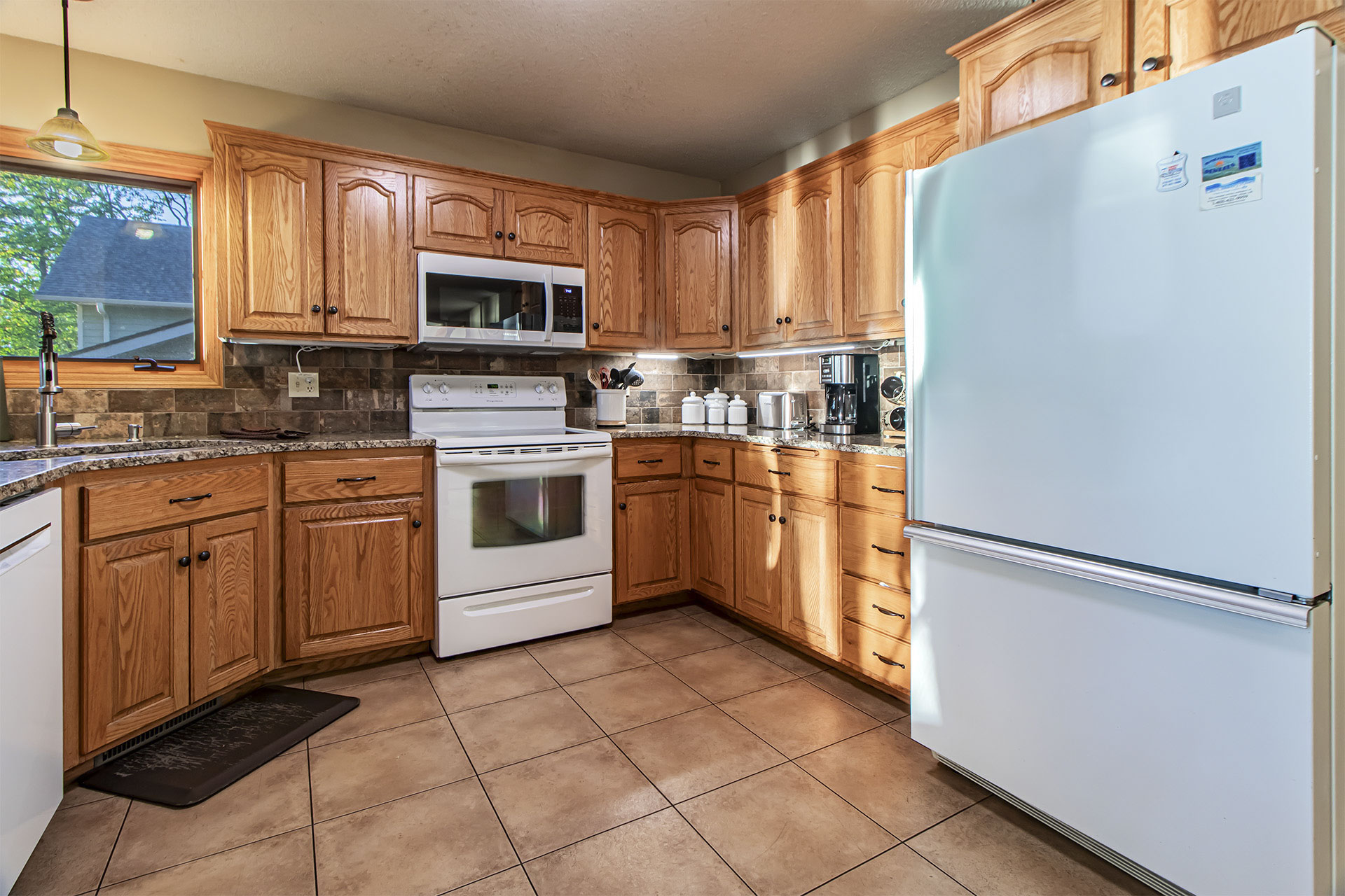 Loon Lodge Leech Lake - Kitchen - p01