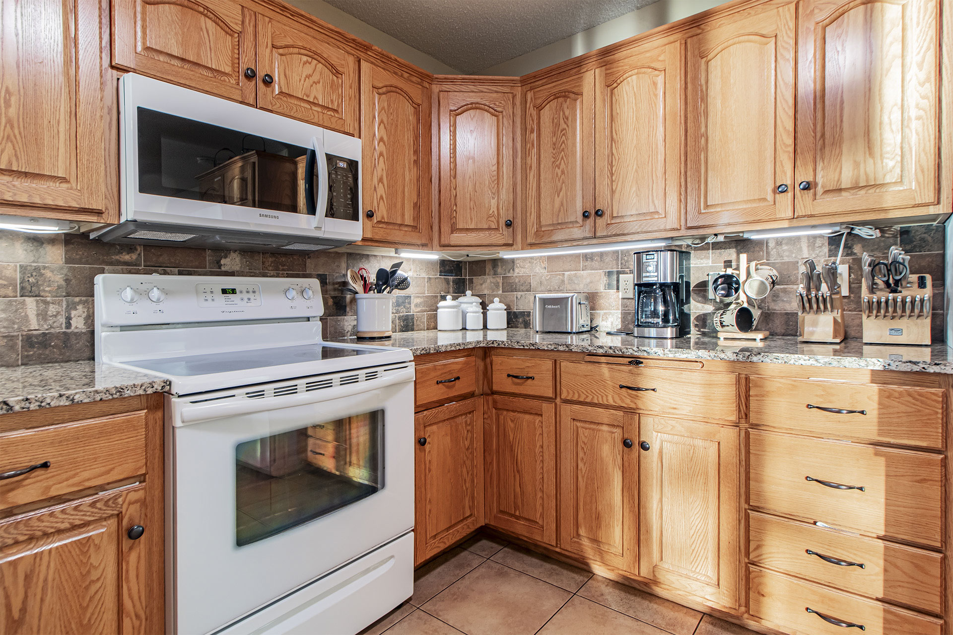 Loon Lodge Leech Lake - Kitchen - p03