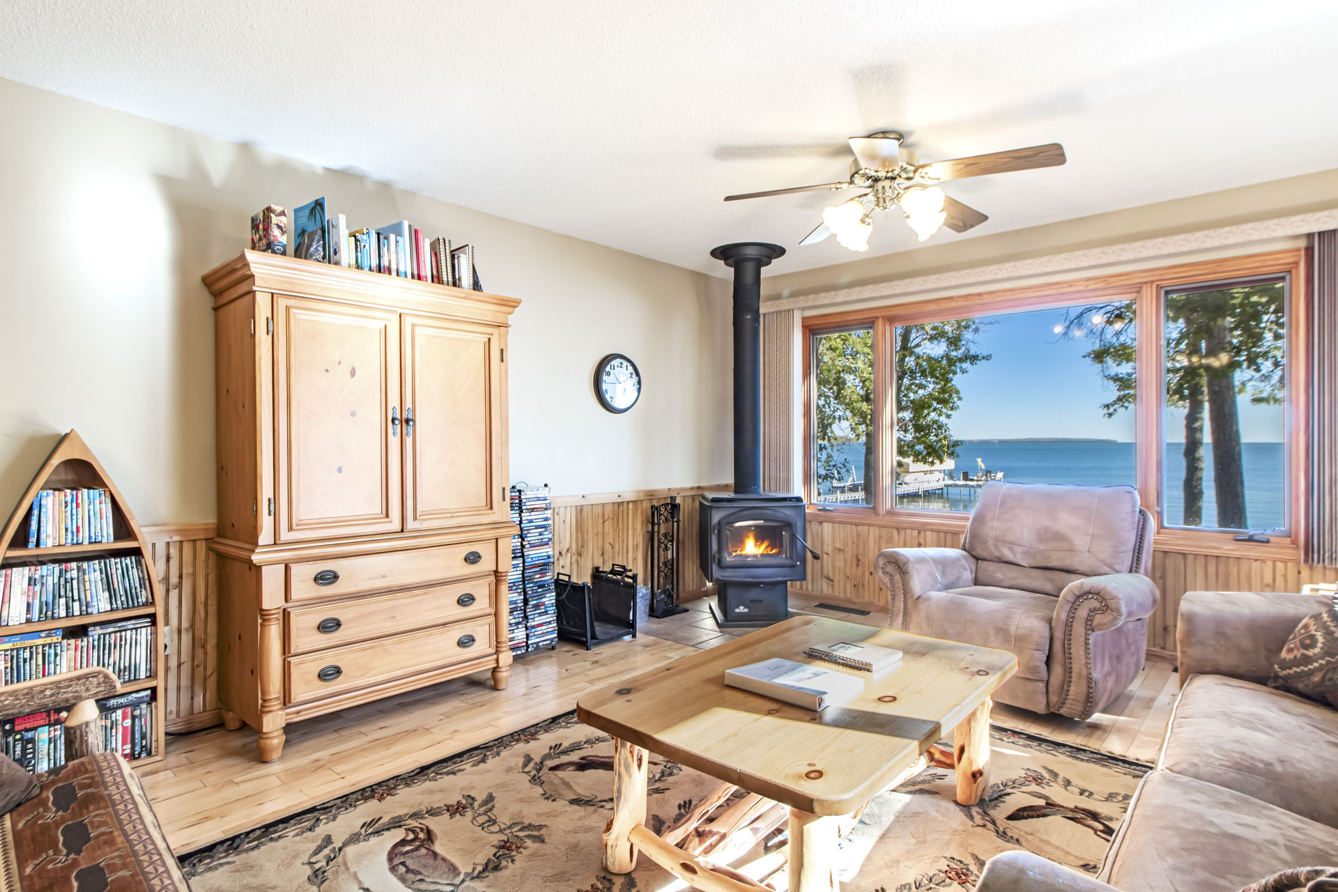 Loon Lodge Leech Lake - Living Room - p02