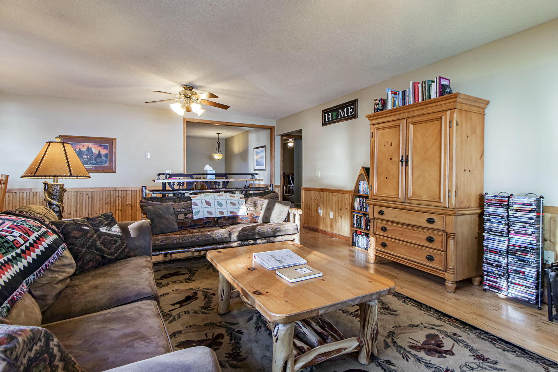 Loon Lodge Leech Lake - Living Room - p07
