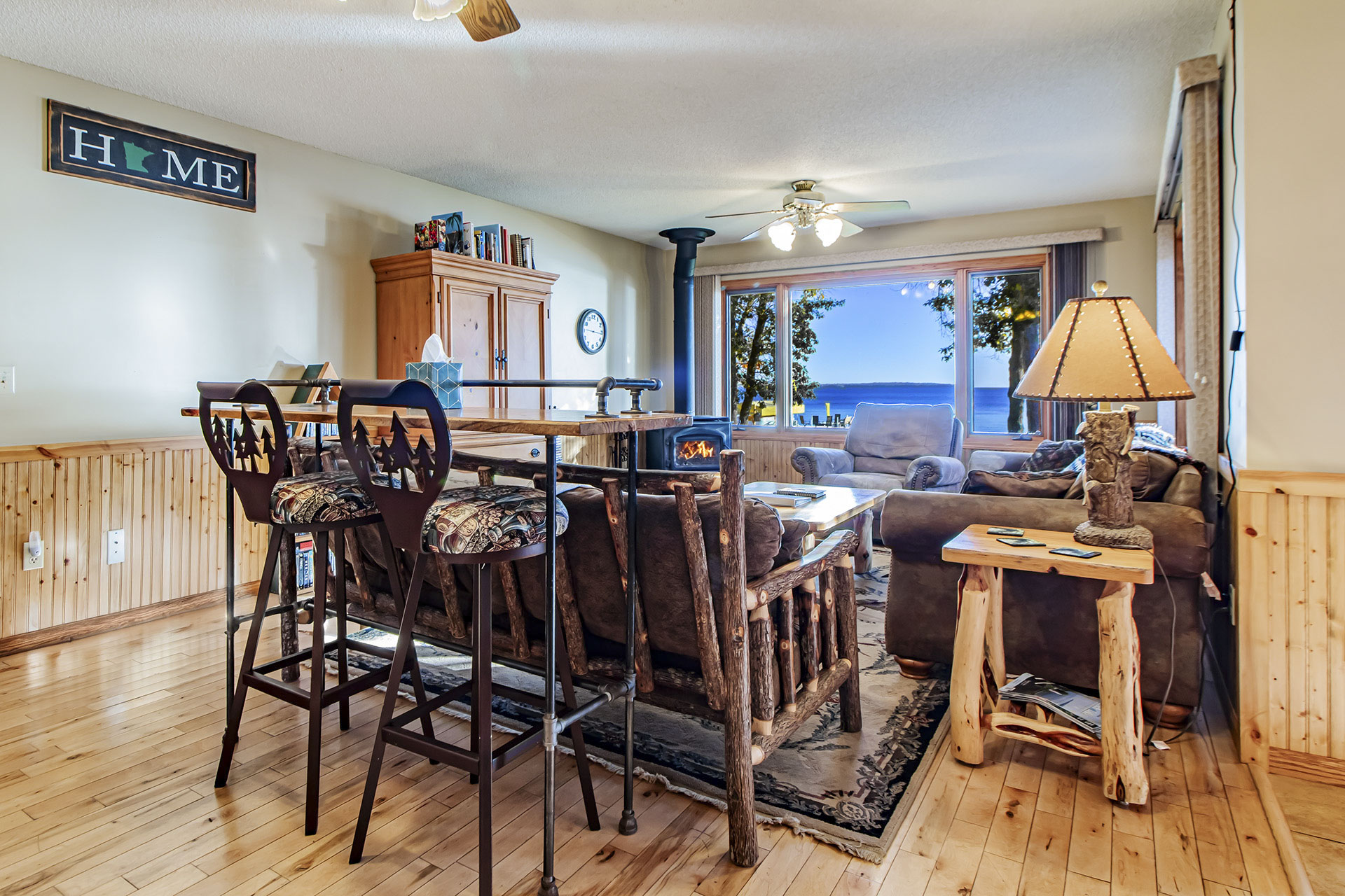 Loon Lodge Leech Lake - Living Room - p08