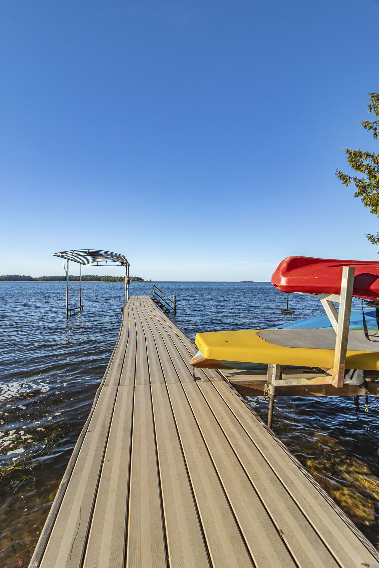 Northern Waters Lodge - Dock Area - p10