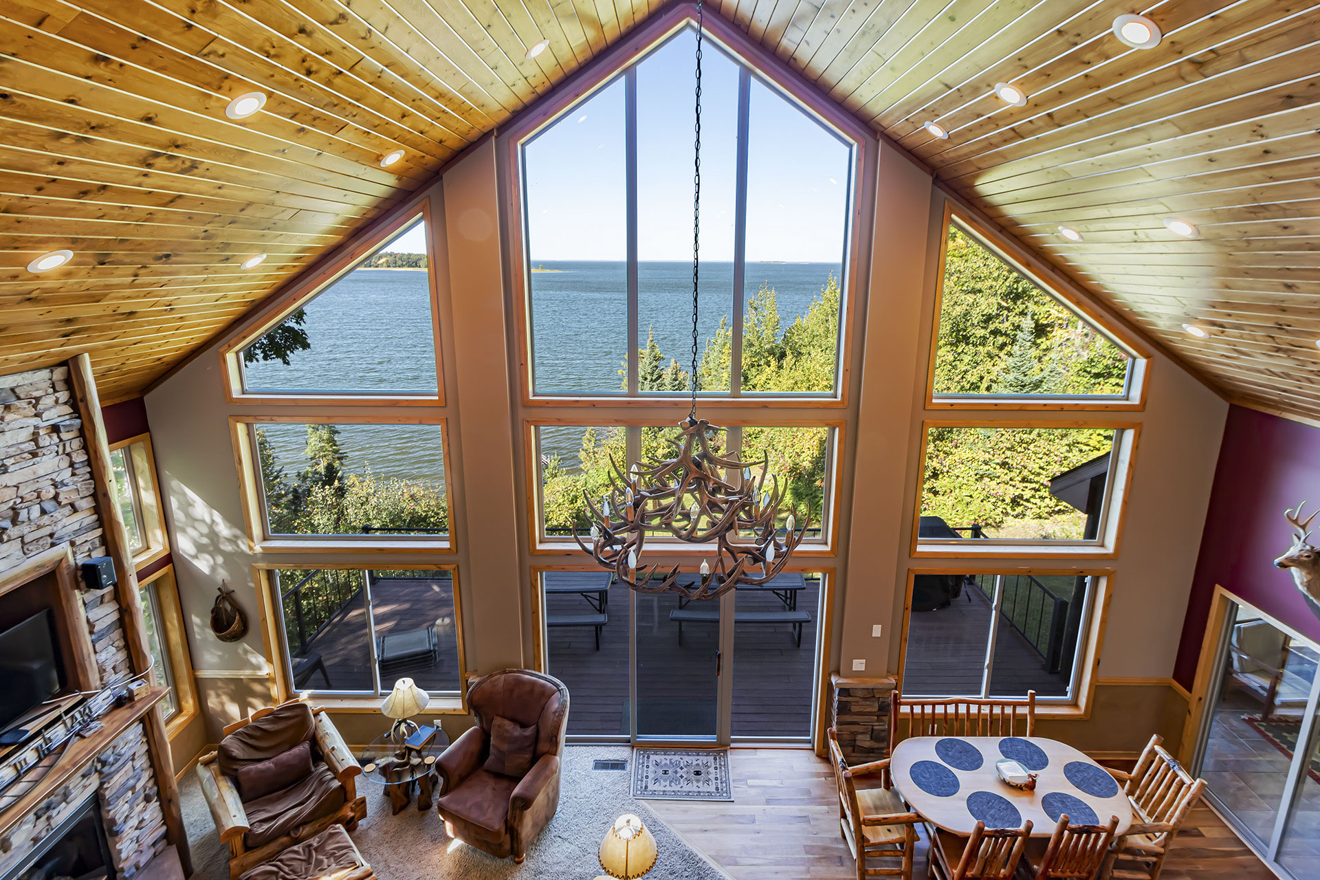 Northern Waters Lodge - Upper Floor Landing - p04